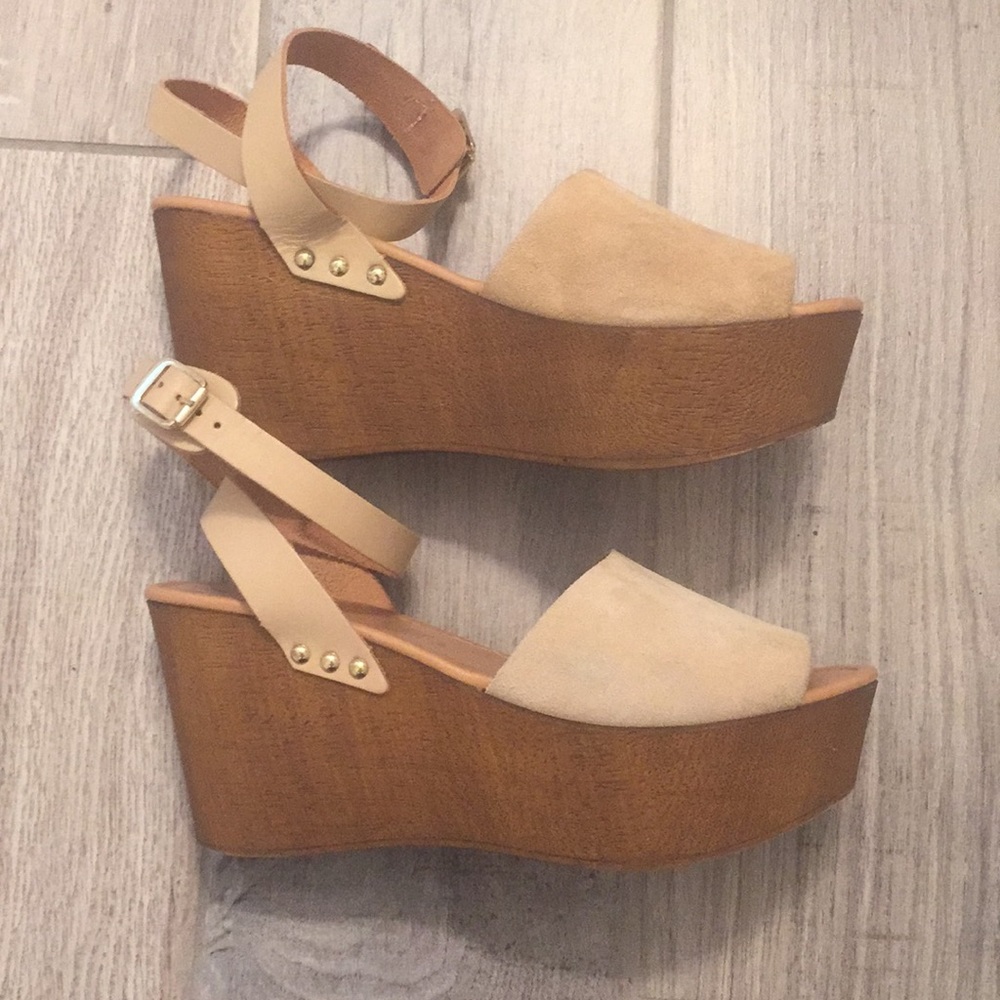 Seychelles Chunky Sandals. Beige suede. Size 8.